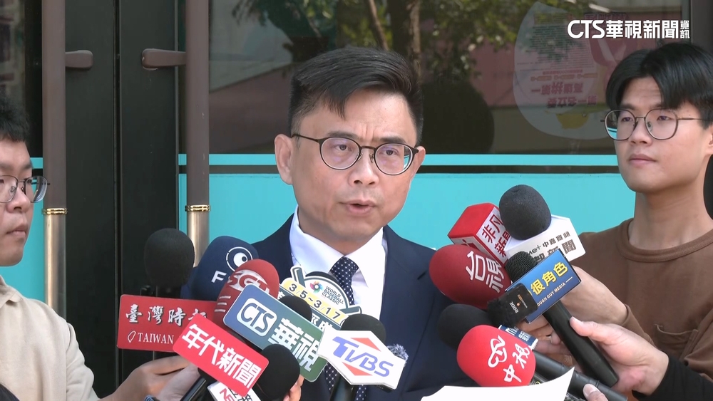 綠初選民調勝出！　賴瑞隆披戰袍參選港都市長