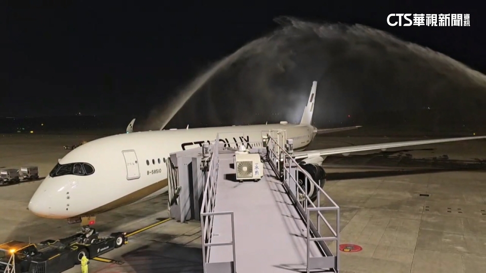 國籍航空15日直飛鳳凰城首航　董事長張國煒執飛