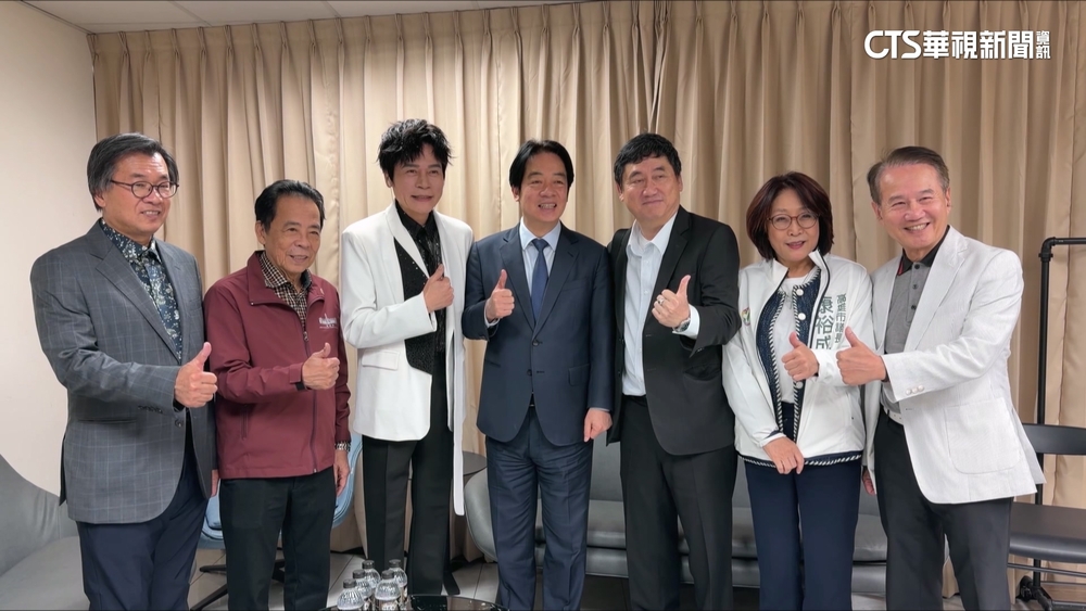 洪榮宏開唱！　賴清德化身粉絲　特意到後台送祝福