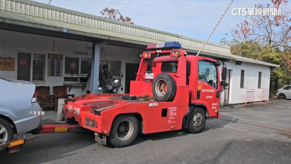 拖吊脫鉤致百萬車受損！　交通隊拖吊場：會處理賠償