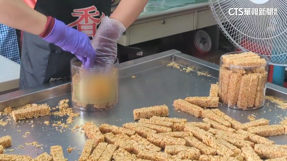 民眾採買過年伴手禮　高雄3家知名花生糖爆搶購潮