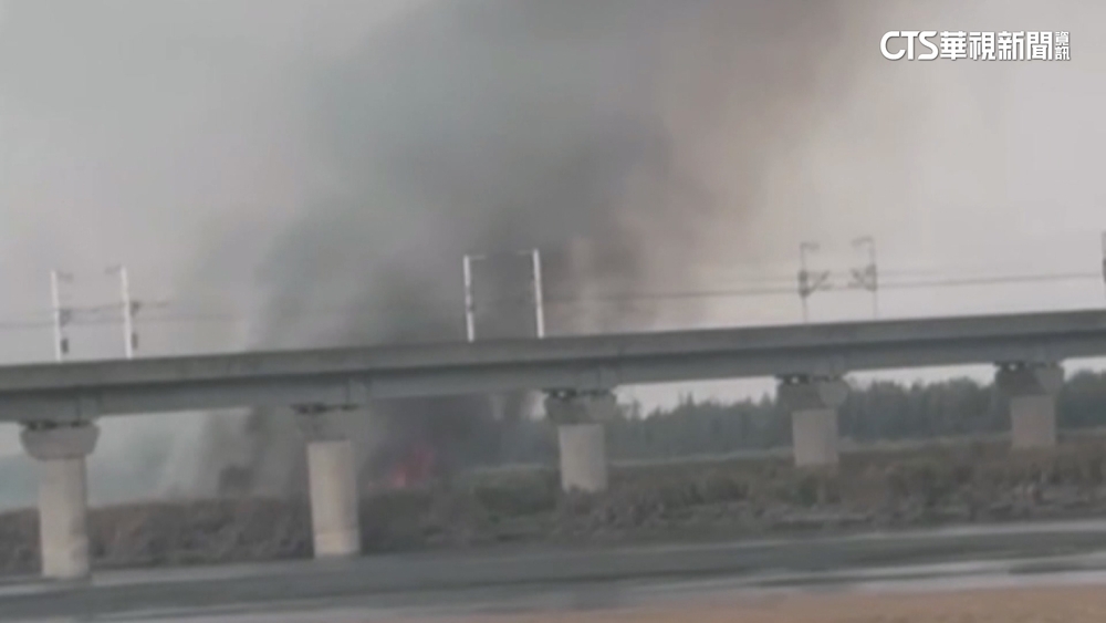 雲林濁水溪北岸蘆葦悶燒　灰燼飄10公里引民怨