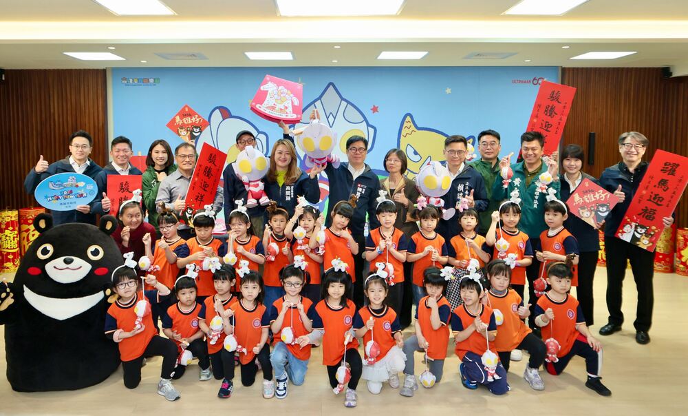 陳其邁開箱新春小物與超人力霸王提燈　領取時間、地點出爐