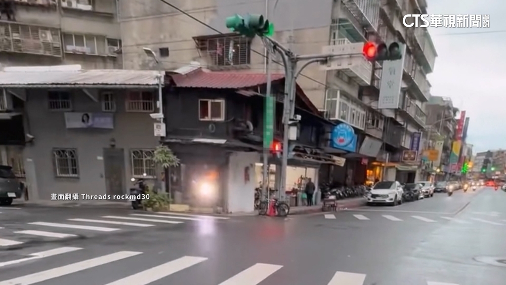 男「開強光」朝騎士猛閃遭檢舉！　鄰居：已非第一次