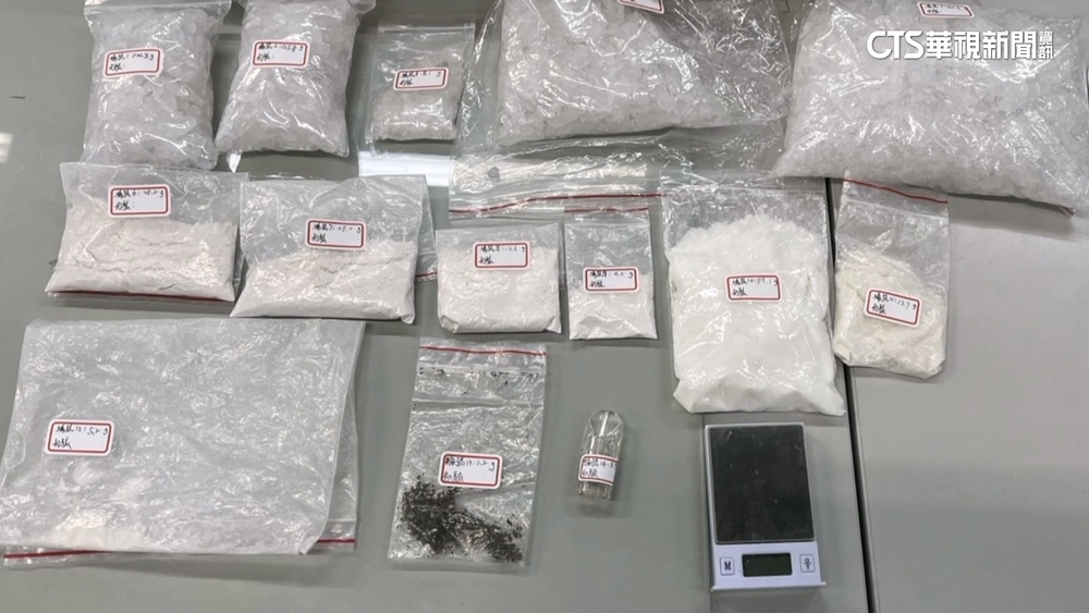 車上揪「不明粉末」駕駛拒檢！　開車衝撞警.警開3槍阻止