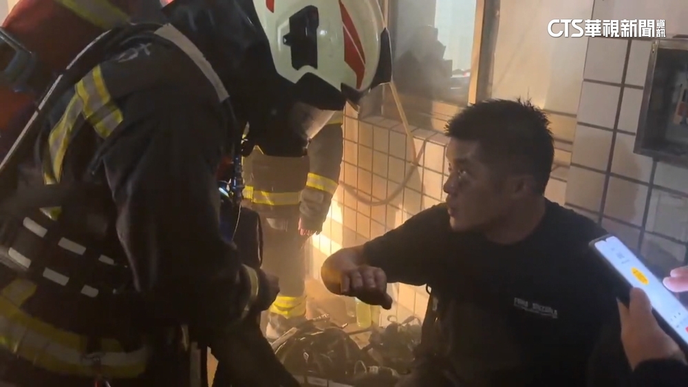 基隆火2死！　3度衝火場「脫面罩救女」　小隊長殉職