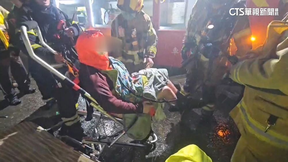 與小隊長同進火場「共用面罩」　義消還原當下哽咽