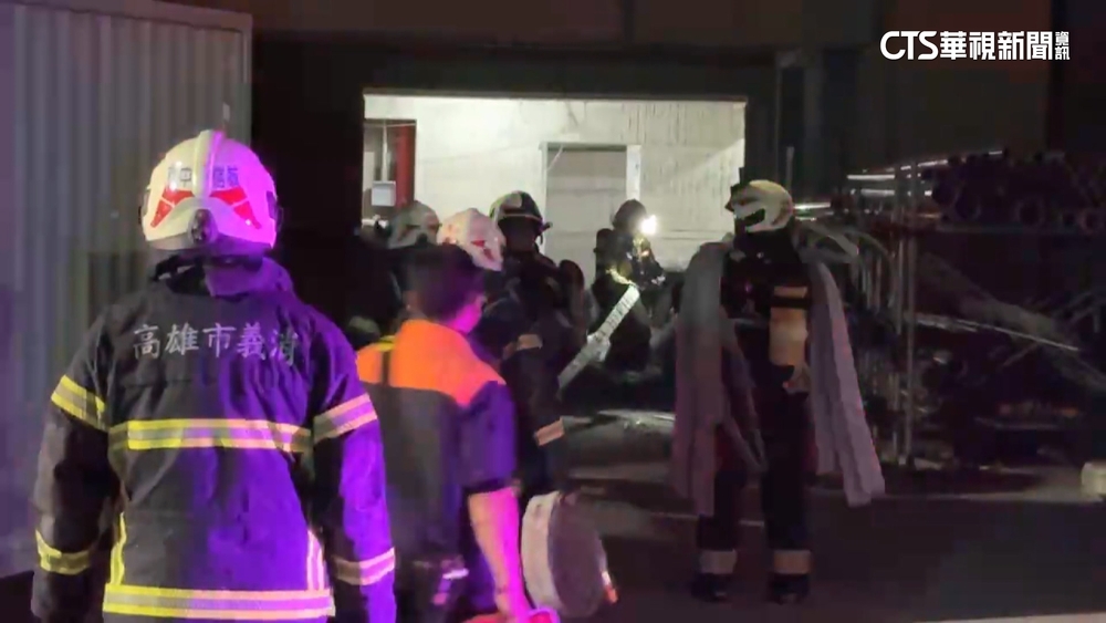 工地結構複雜「尚無消防管線」　消防員狂爬26樓滅火