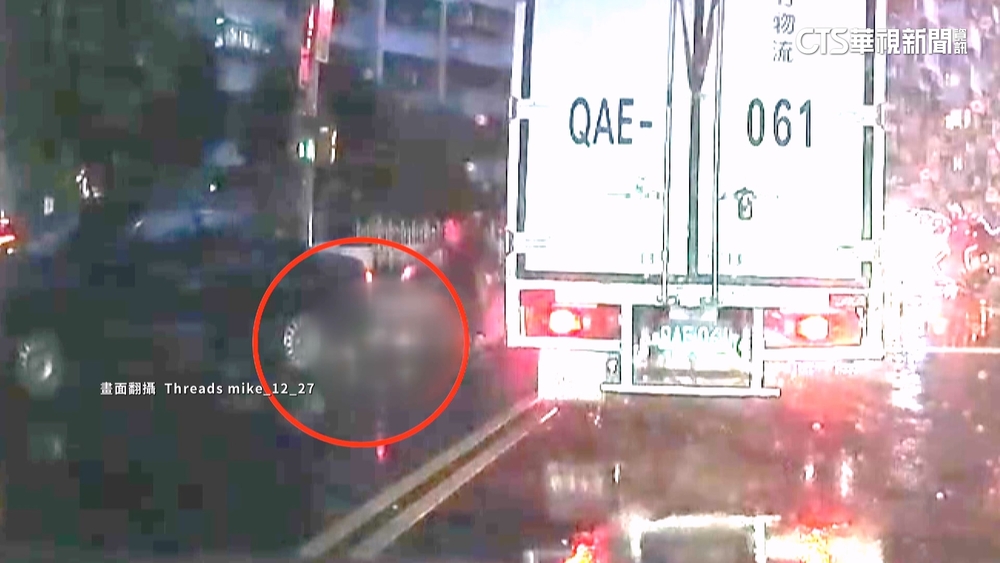 雨天視線差？北市驚悚車禍　轉彎撞母子「二度輾童」