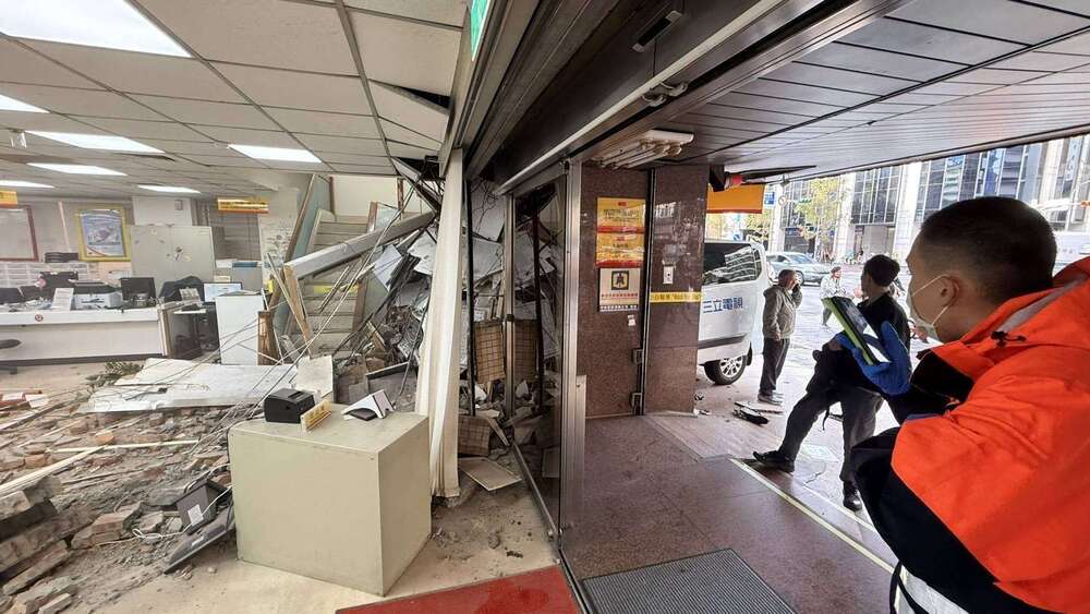 採訪車衝撞銀行釀10傷　三立電視：將盡最大誠意負責