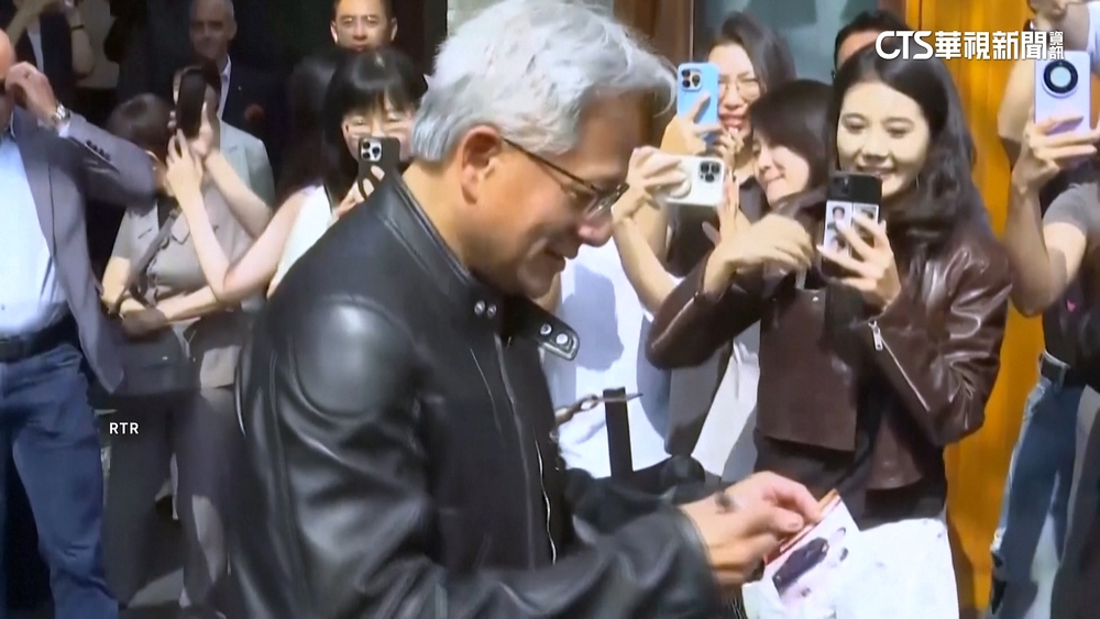 黃仁勳赴中參加輝達年會　彭博：中企獲通知可訂H200