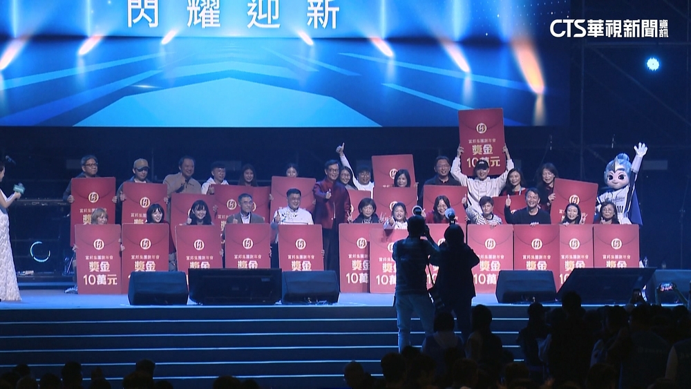 富邦謝年會登場！　蔡明興：年終獎金比去年好、年年加薪