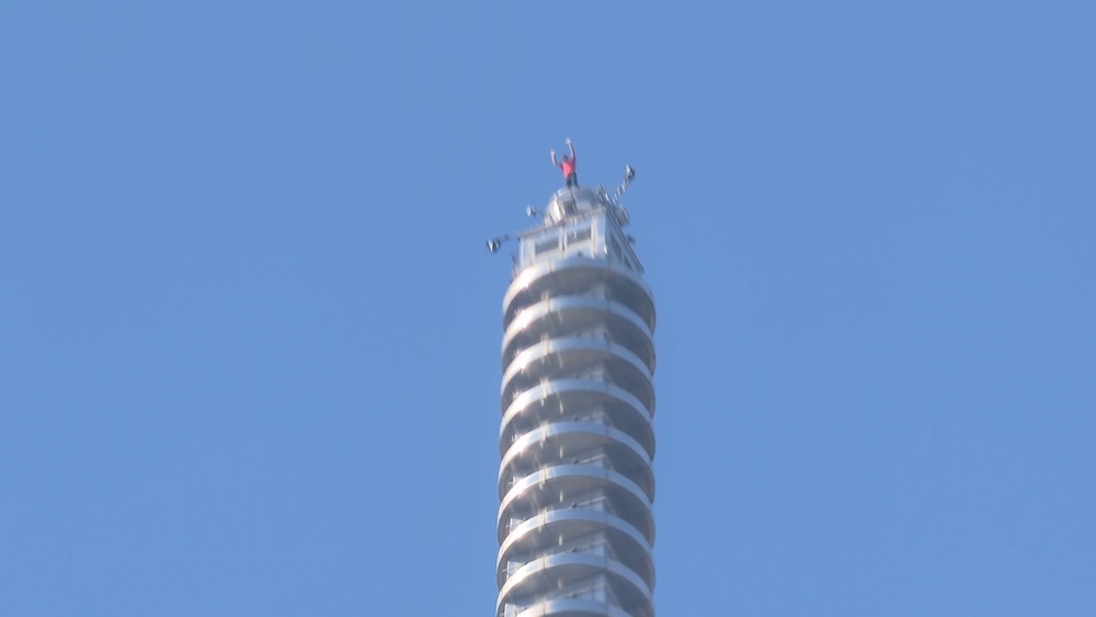 史上第1人！　Alex零防護徒手攀101　「91分鐘攻頂」