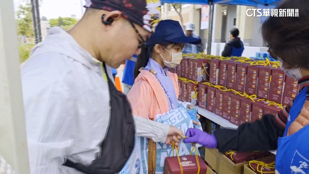 金門馬拉松未成年領酒惹議　教育處：要家長同意書