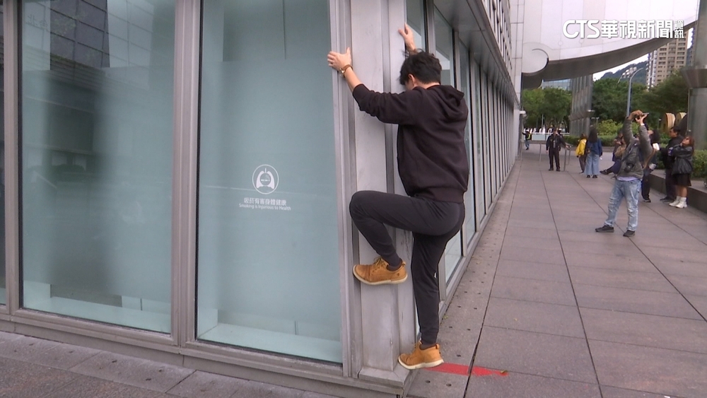 模仿潮？　民眾攀爬台北101　業者：未經許可屬違法行為