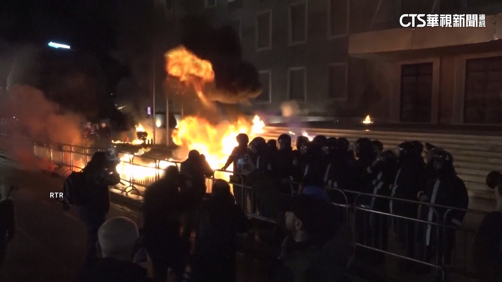 阿爾巴尼亞副總統涉貪　民眾示威包圍政府嗆下台