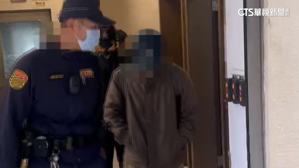 搭車對話曝光！男踢椅背.車門　司機喝斥「給我下車」