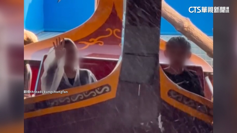 求救！　受困樂園水上器材　小兄弟比540手勢脫困