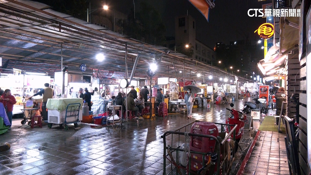 寧夏換「春節新裝」！　柱子架路中惹議　理事長：安全考量