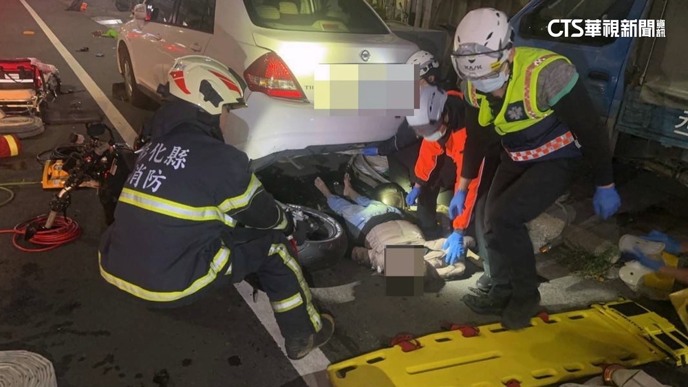 彰化路口機車驚悚攔腰撞　女騎士一路滑行卡車底下