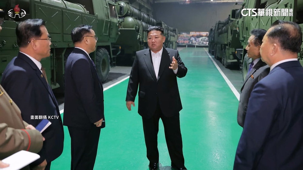 北韓試射升級版大口徑火箭砲　金正恩.金主愛到場觀看