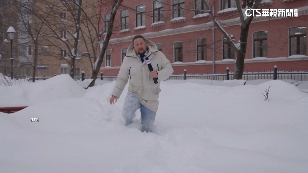 莫斯科暴雪創200年紀錄　短暫放睛全員忙鏟雪