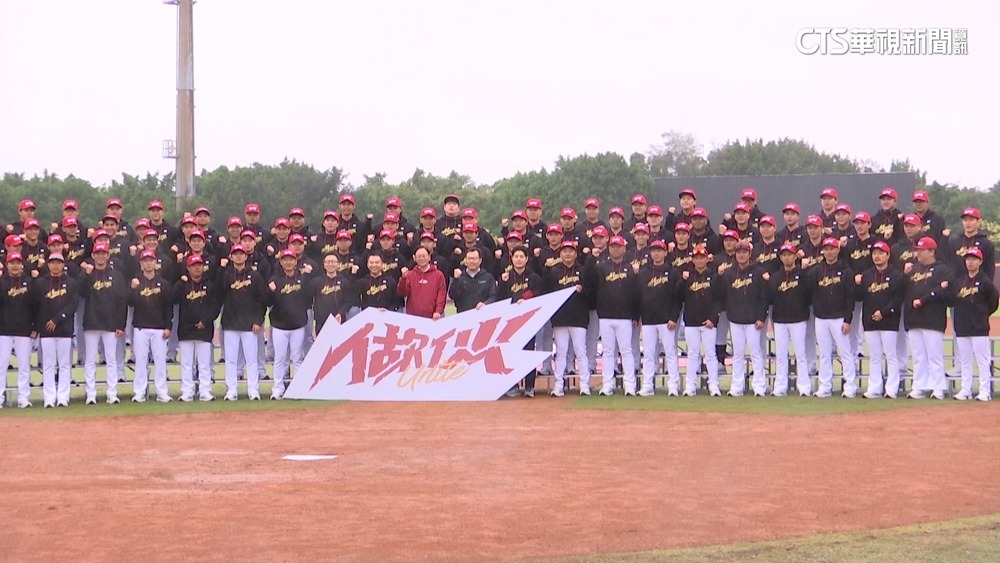 樂天桃猿首移師桃園開訓　高喊「做伙」再拚總冠軍