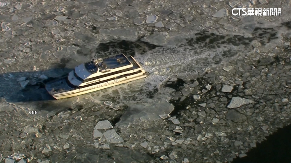 紐約變成「凍蘋果」　哈德遜河漂浮冰渡輪停擺