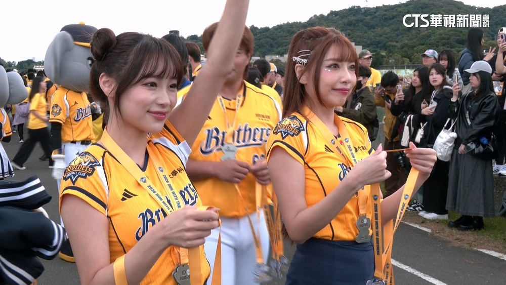 中信兄弟路跑登場　韓啦啦隊員金渡兒.JJUBI現身打氣