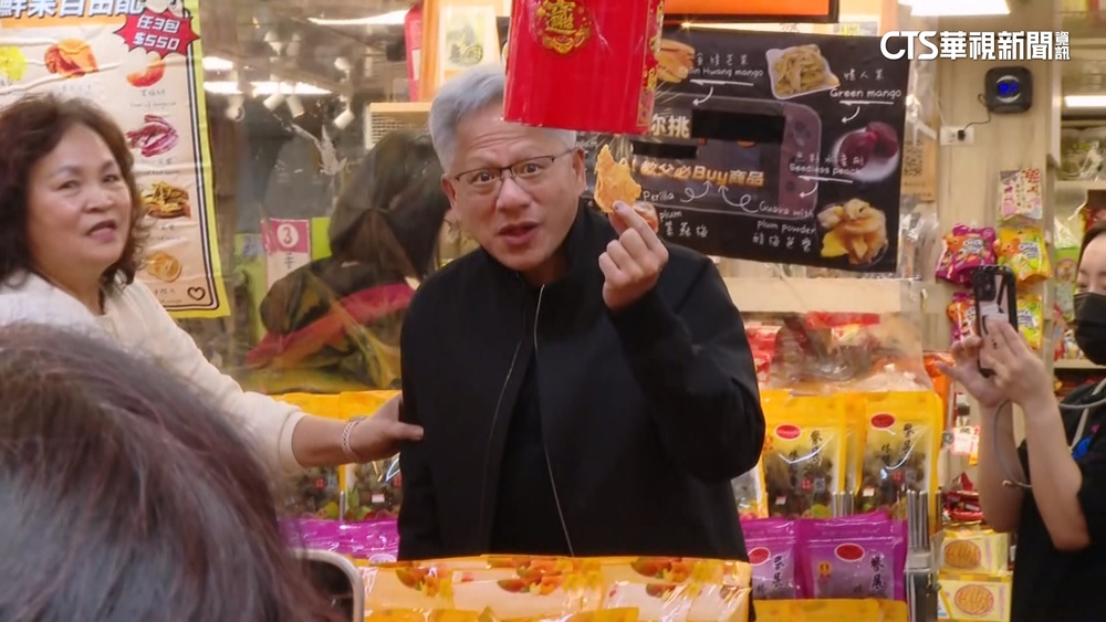 輝達投資OpenAI千億卡關？　黃仁勳：關係並未改變