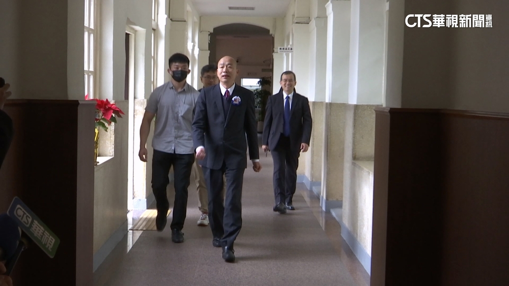 春聯暗喻朝野僵局？　韓國瑜：蛇年紛擾多盼「馬上幸福」