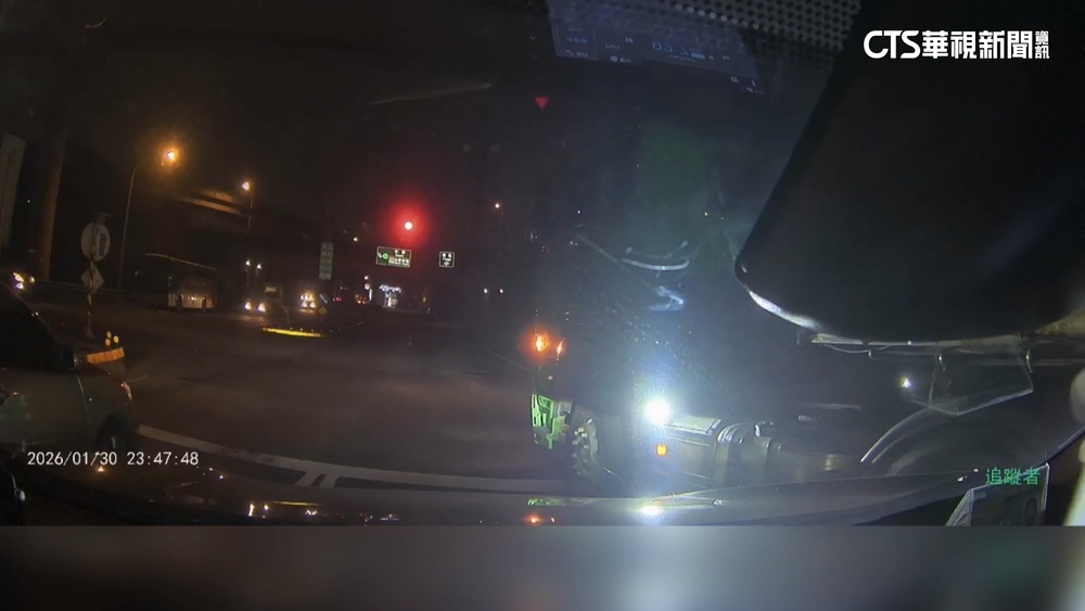 遭疑擋車？控對方撞計程車肇逃　車損估上萬影響生計