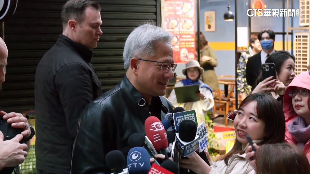 黃仁勳現身私廚 與台積電魏哲家等高層餐敘