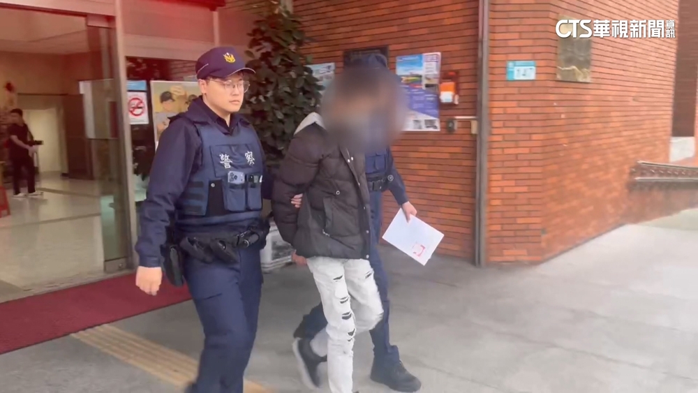 三重行車糾紛！　「被叭自摔」暴走　男持利器追情侶