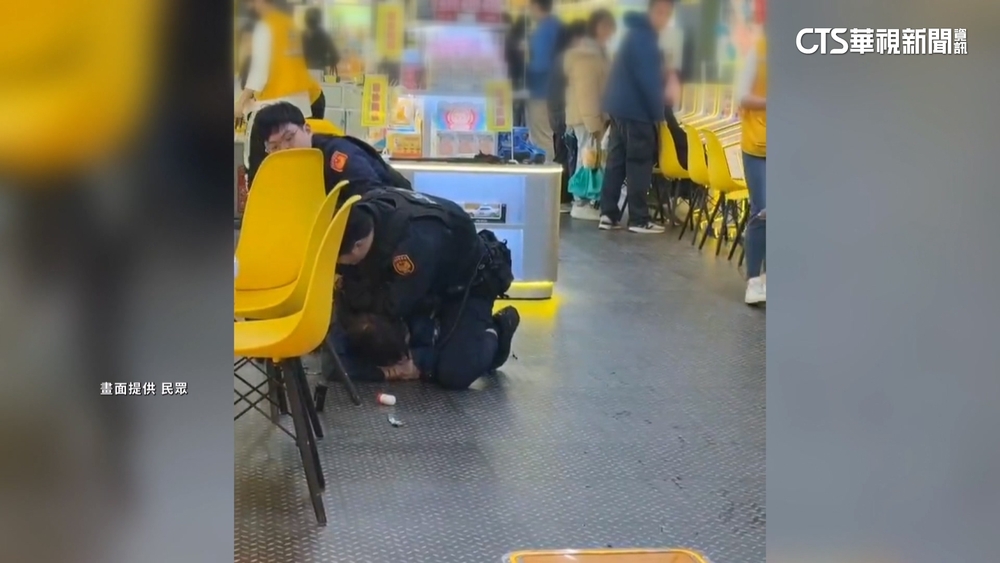 夾娃娃機店全武行　2男疑搶機台爆衝突遭警壓制