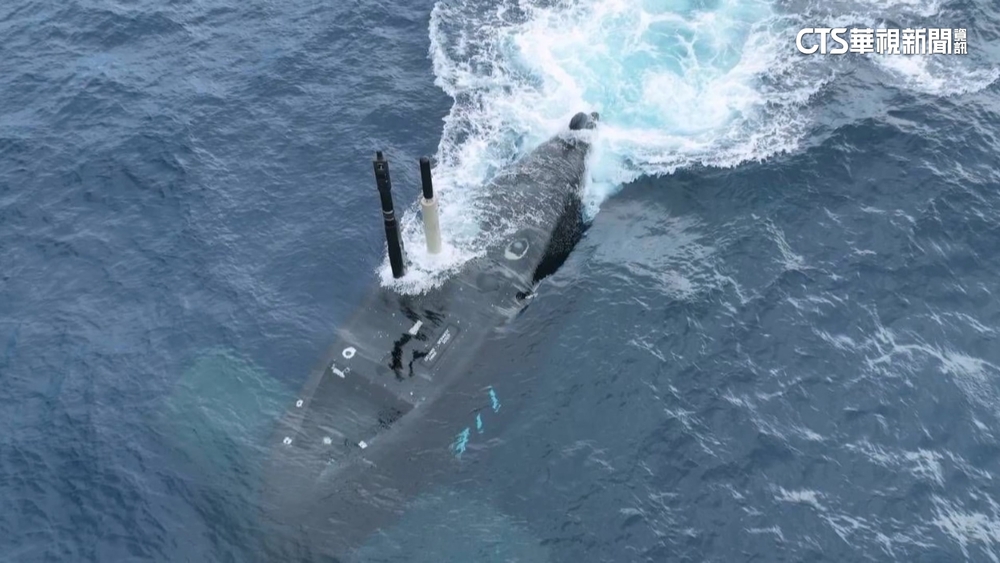 海鯤號試潛敏感時刻！　南部海域直擊兩岸軍艦對峙