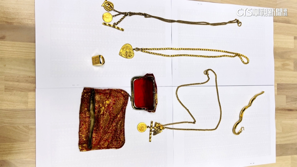 回收衣櫃驚見金飾！　清潔隊急尋人　民眾才知誤丟