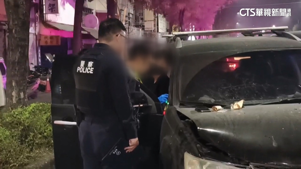 高雄男駕駛疑毒駕上路　追撞停等紅燈前車