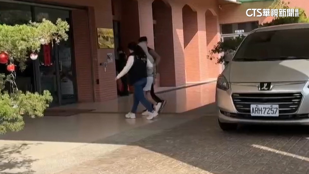 「茶行」不賣茶！　內有KTV包廂+祭典頻繁　鄰居：出入複雜