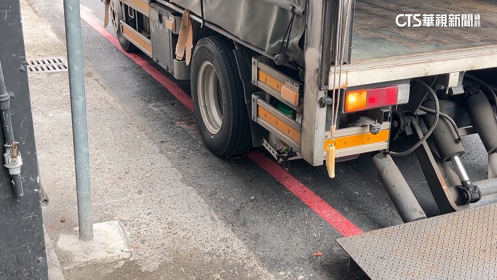 車輛違停害撞責任大？　律師：行經車輛有注意義務