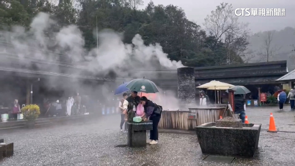 寒流商機！火鍋店人潮滿滿　遊客衝礁溪.清水地熱祛寒