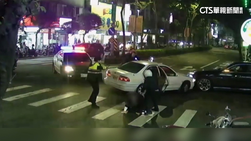 永和街頭槍響！　贓車藏通緝犯拒攔查　警開4槍逮人